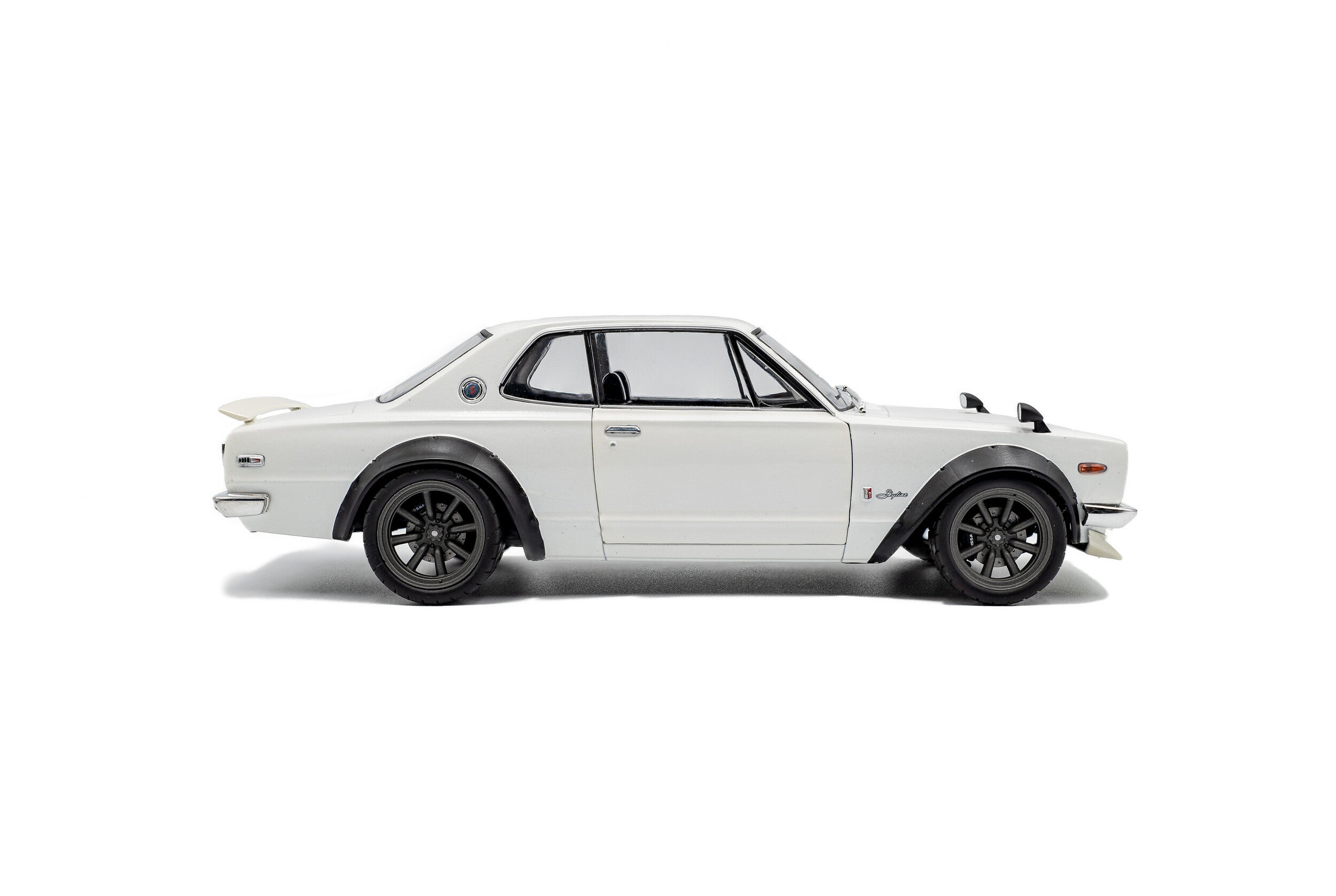 SOLIDO 1:18 Scale - 1970 Nissan Skyline (C10) Hakosuka Solido works – Pearl White - S1813001