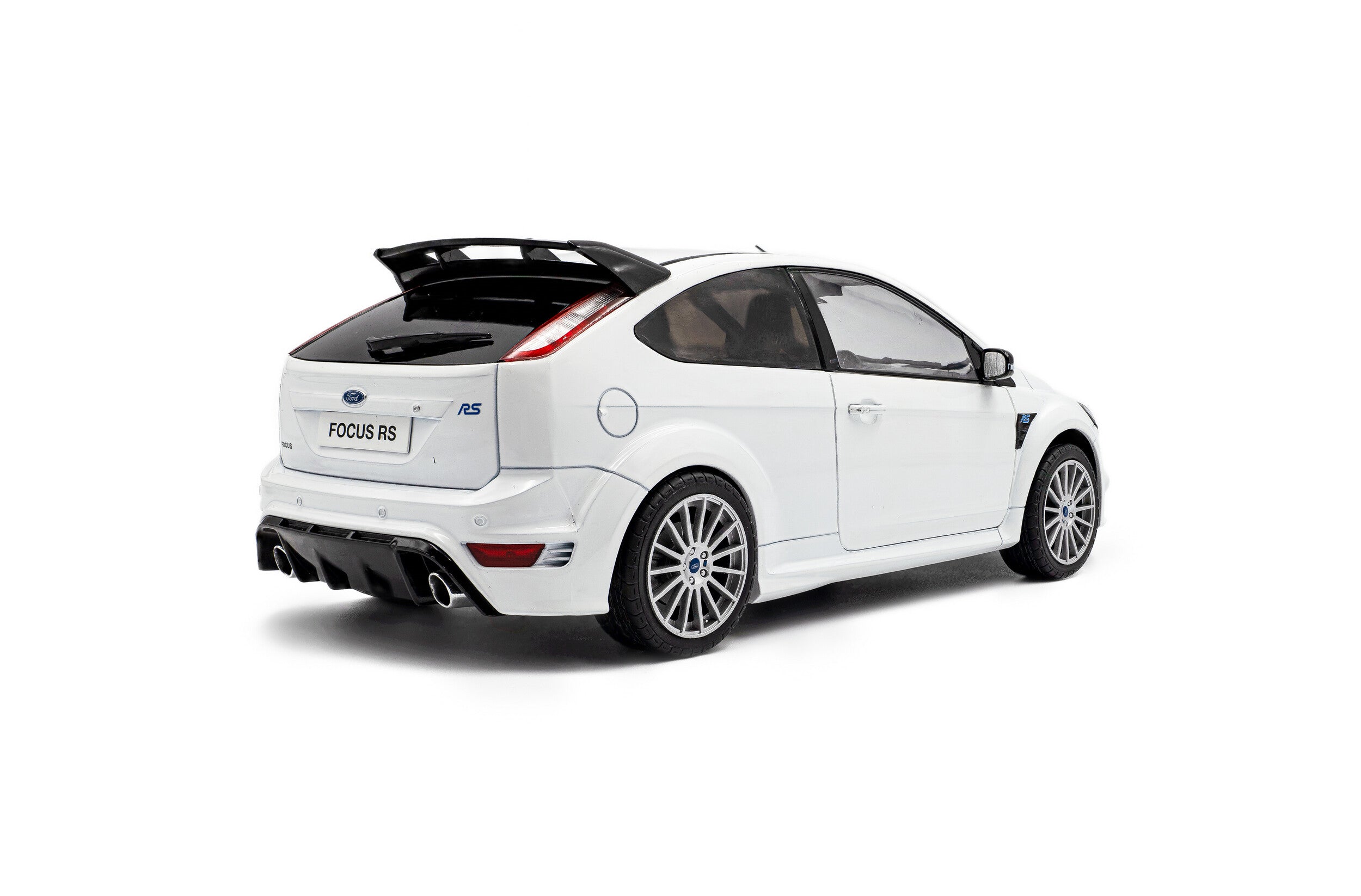 SOLIDO 1:18 Scale - 2009 Ford Focus RS Mk2, Pack RS Plus - Frozen White Metallic - S1813102