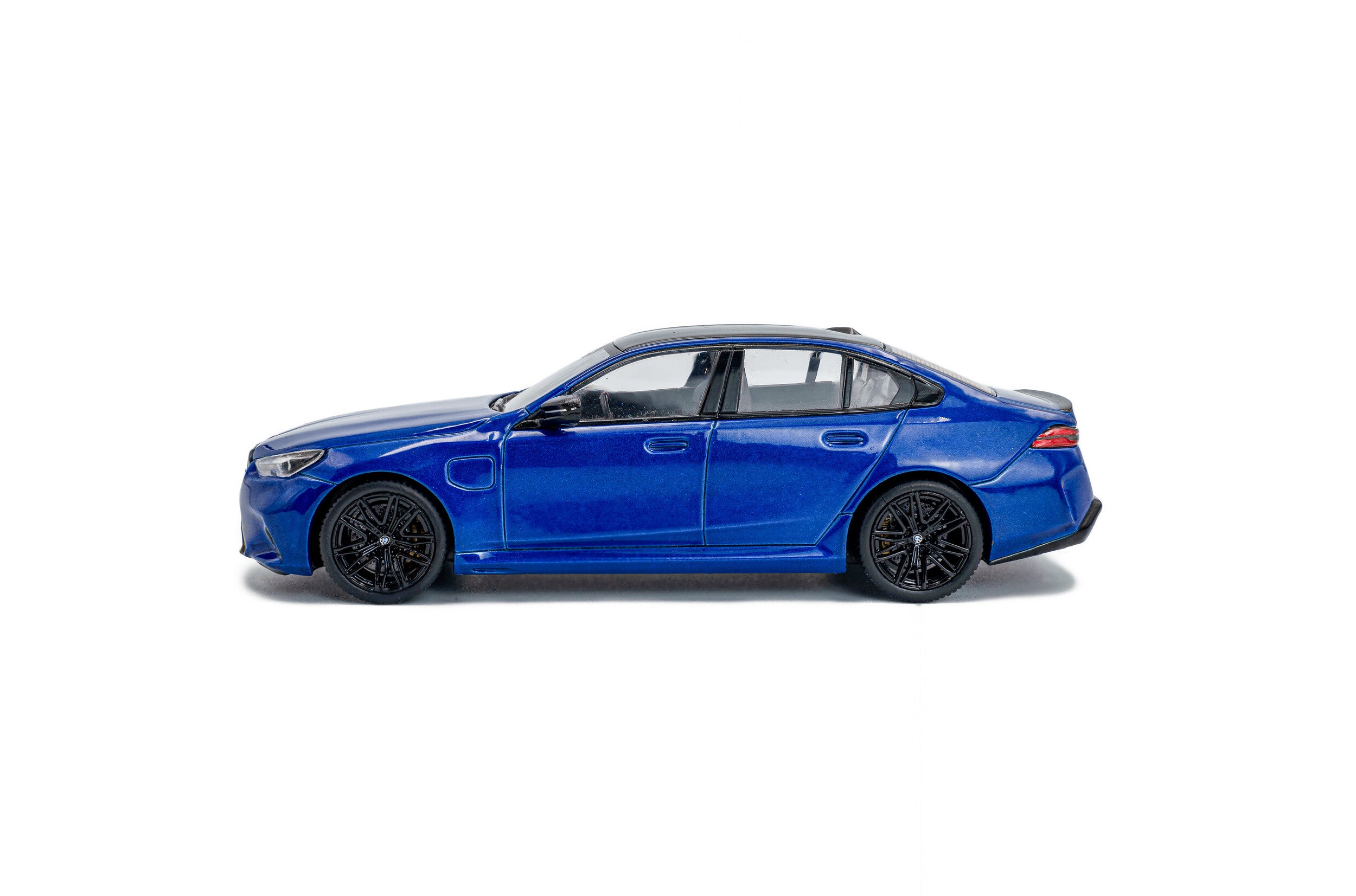 Solido 1:43 Diecast - 2024 BMW M5 Sedan (Saloon), Marina Bay Blue- S4317551