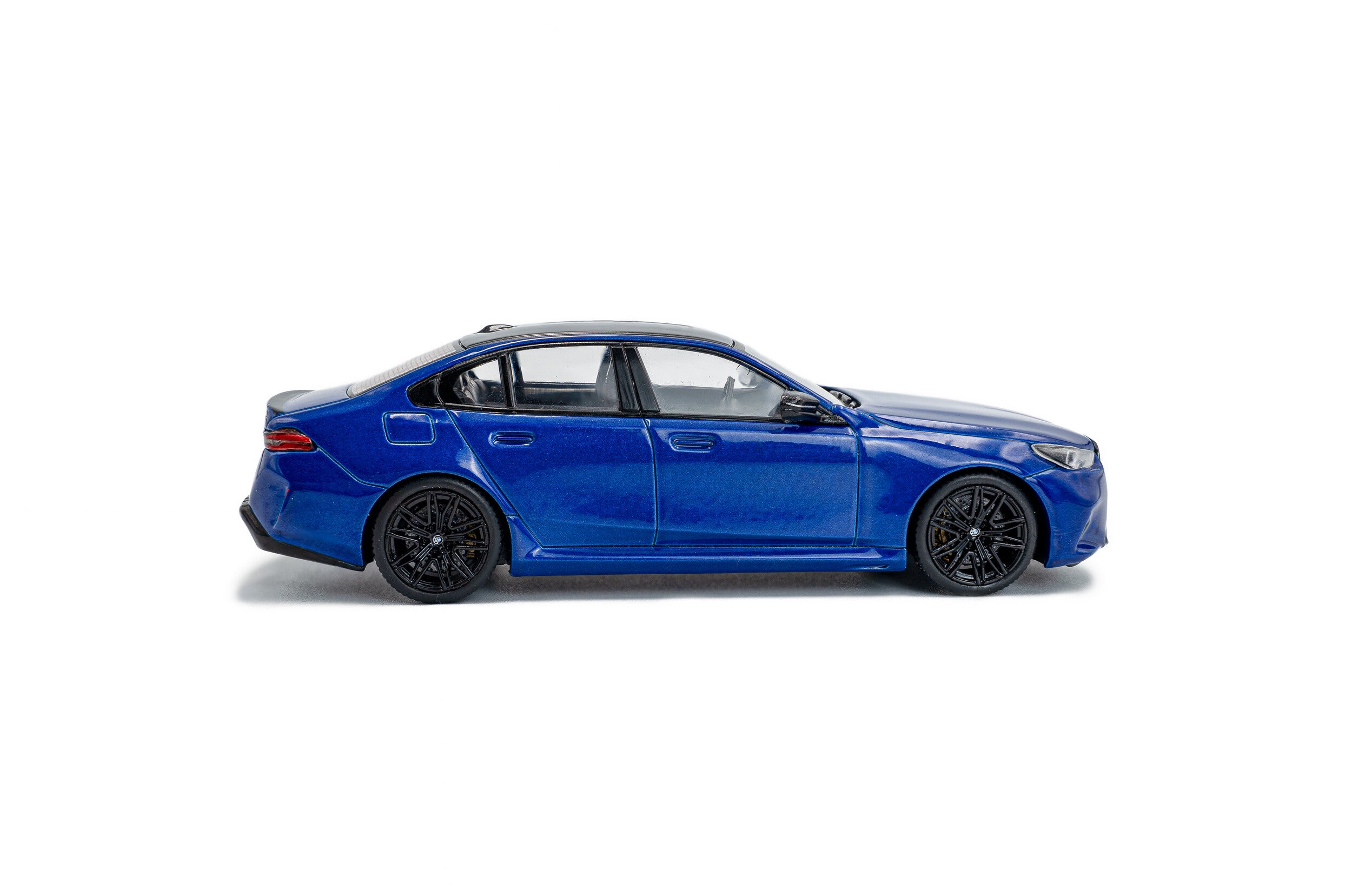 Solido 1:43 Diecast - 2024 BMW M5 Sedan (Saloon), Marina Bay Blue- S4317551