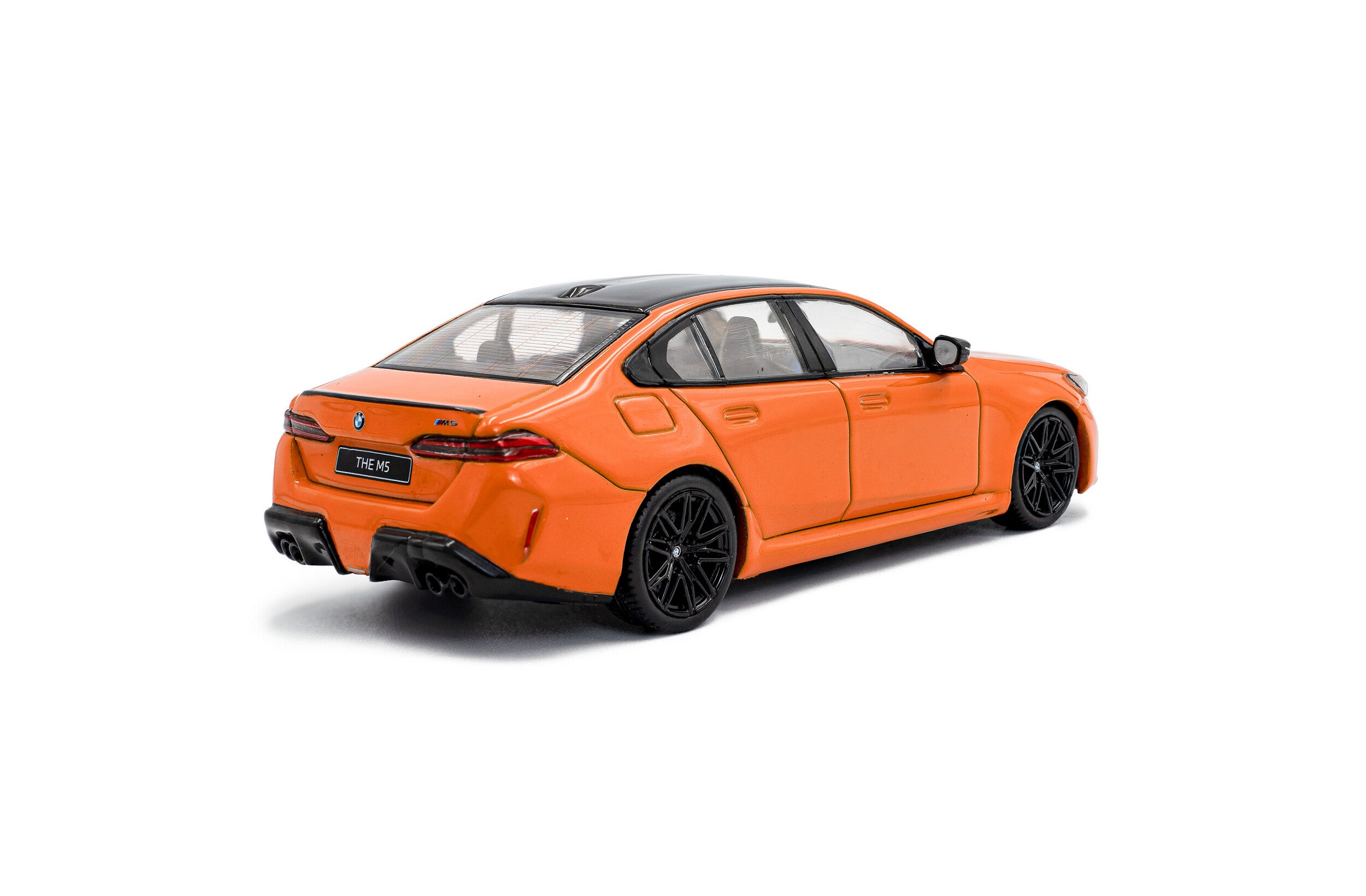 Solido 1:43 Diecast - 2024 BMW M5 Sedan (Saloon), Fire Orange III Uni - S4317552