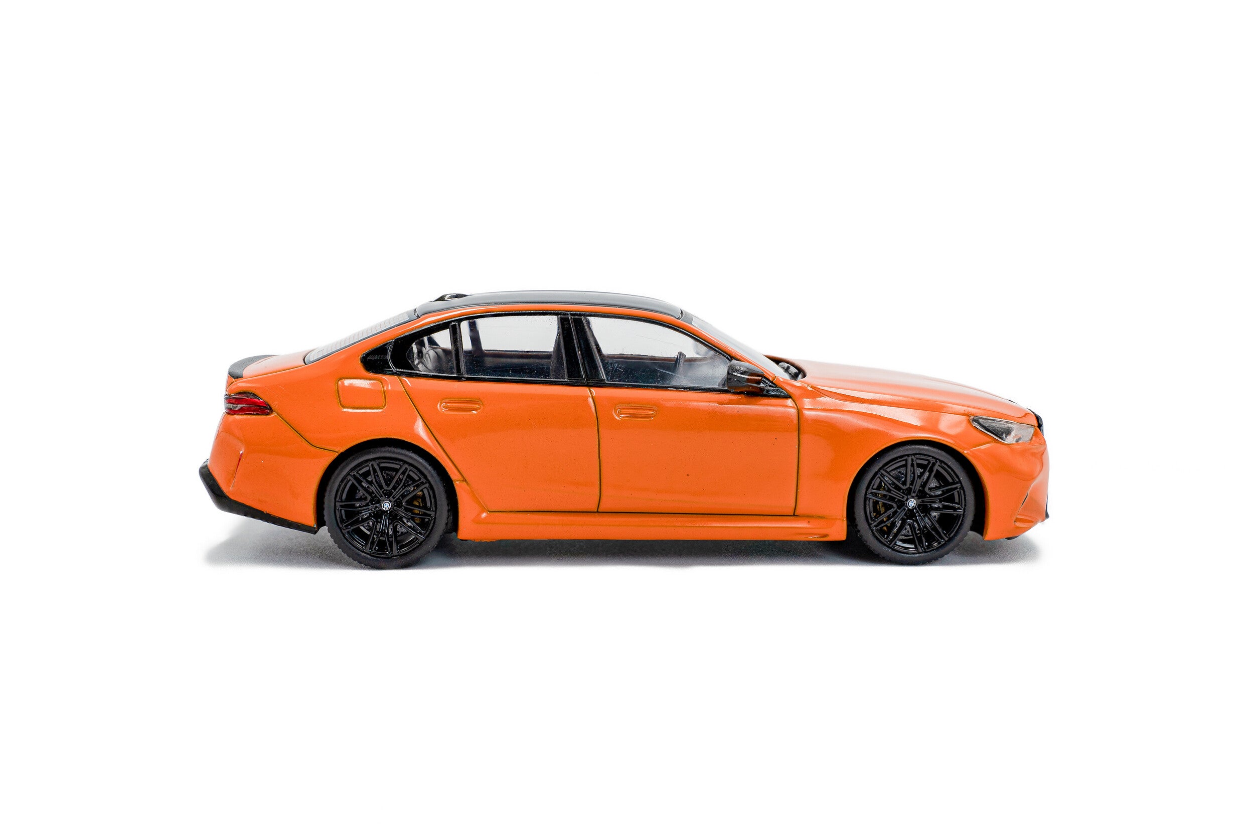 Solido 1:43 Diecast - 2024 BMW M5 Sedan (Saloon), Fire Orange III Uni - S4317552
