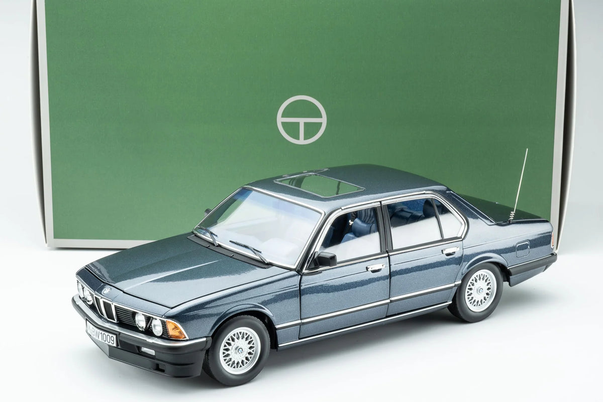 Touring Modelcars 1:18 Scale Diecast - 1984 BMW 745i E23 - Arctic Blue Metallic - 18023000