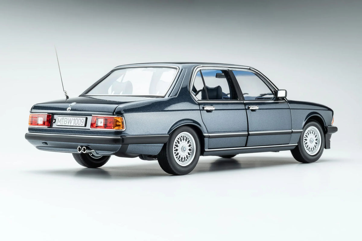 Touring Modelcars 1:18 Scale Diecast - 1984 BMW 745i E23 - Arctic Blue Metallic - 18023000