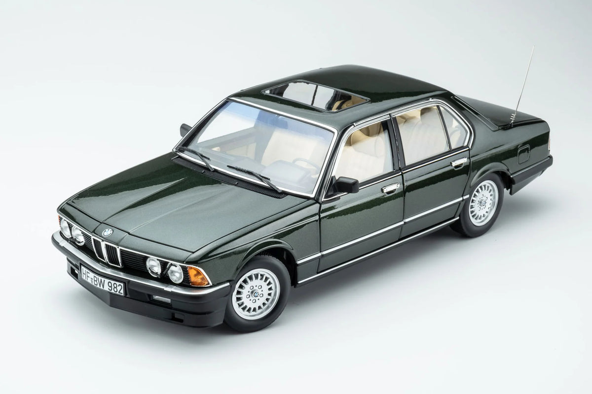 Touring Modelcars 1:18 Scale Diecast - 1984 BMW 745i E23 - Achat Green Metallic - 18023001