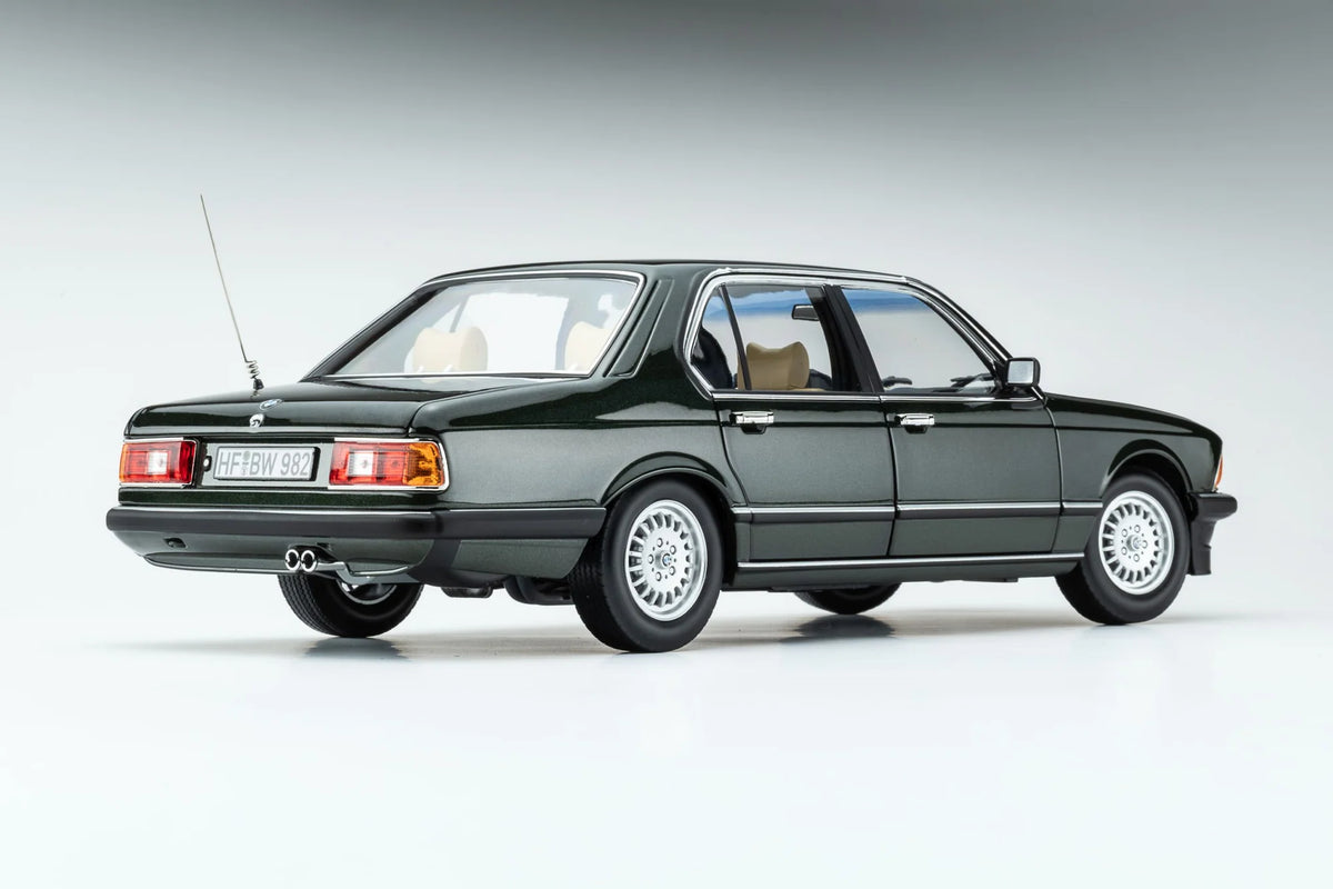 Touring Modelcars 1:18 Scale Diecast - 1984 BMW 745i E23 - Achat Green Metallic - 18023001