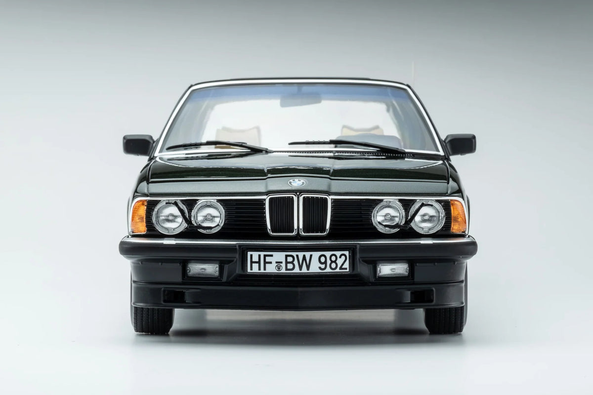 Touring Modelcars 1:18 Scale Diecast - 1984 BMW 745i E23 - Achat Green Metallic - 18023001