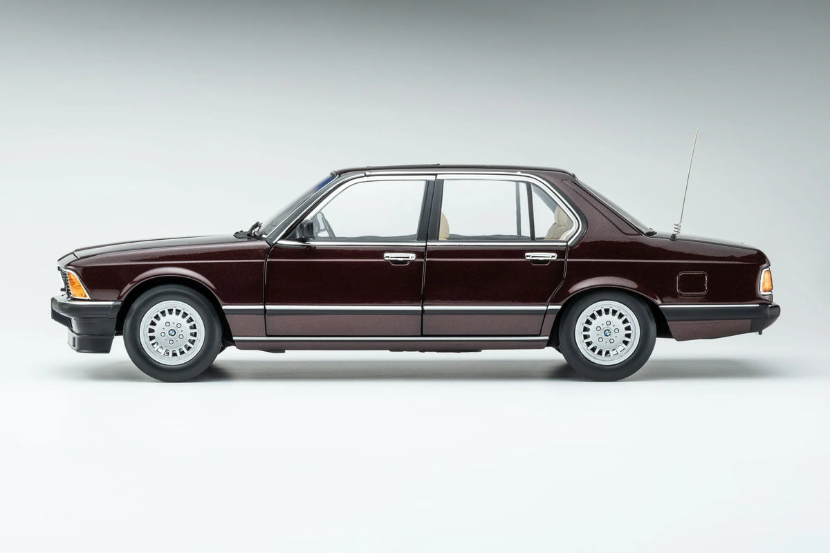 Touring Modelcars 1:18 Scale Diecast - 1984 BMW 745i E23 - Burgundy Red Metallic - 18023002