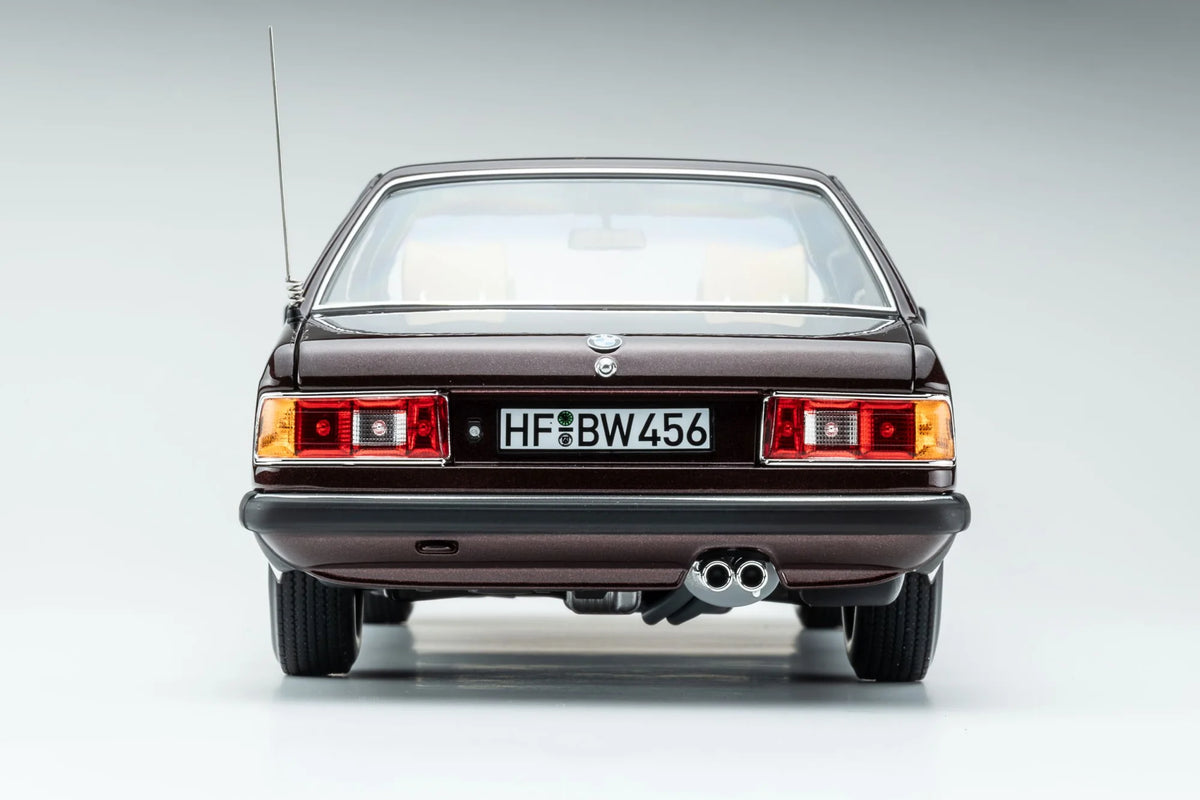 Touring Modelcars 1:18 Scale Diecast - 1984 BMW 745i E23 - Burgundy Red Metallic - 18023002